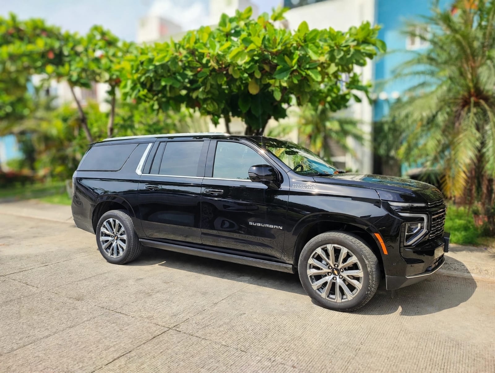 Chevrolet Suburban — vista lateral